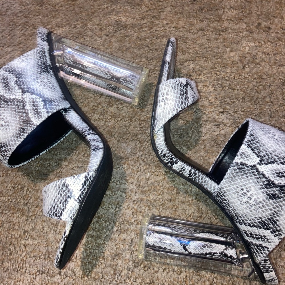 Women’s heels size 7